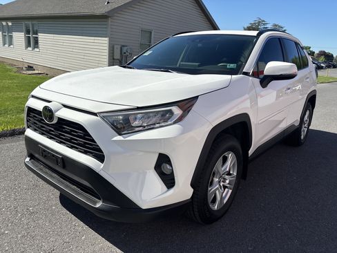 Used 2019 Toyota RAV4 XLE w/ All Weather Liner Package AWD/4WD image 8