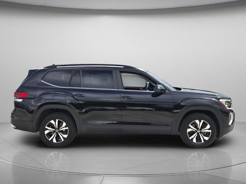 Certified 2025 Volkswagen Atlas SE FWD image 7