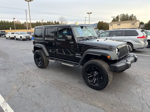Used 2017 Jeep Wrangler Unlimited Sport w/ Connectivity Group image 8