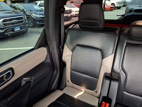 Certified 2024 Ford Bronco Wildtrak image 18