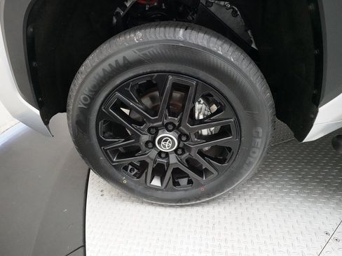 Used 2024 Toyota Tundra Limited image 26