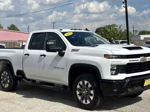 Used 2025 Chevrolet Silverado 2500 Custom w/ Custom Value Package image 4