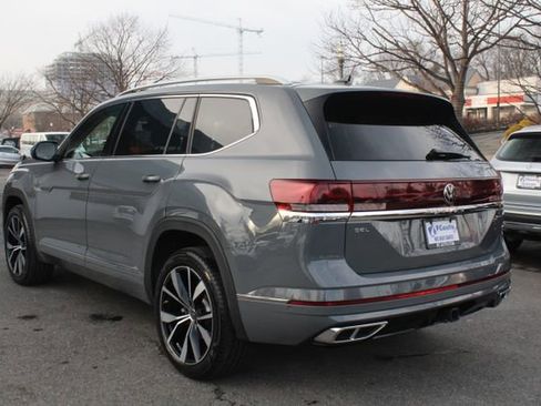 Used 2025 Volkswagen Atlas SEL Premium R-Line image 9