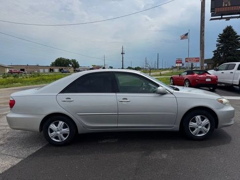 Used 2005 Toyota Camry LE FWD image 32