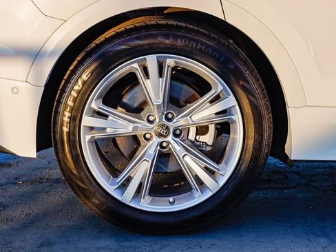 Used 2023 Audi Q8 Prestige w/ Prestige Package image 12