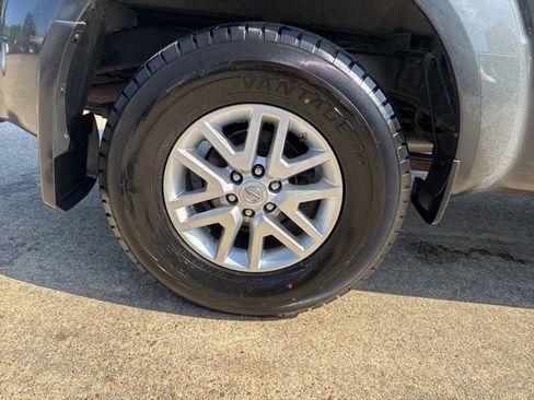 Used 2015 Nissan Frontier SV AWD/4WD image 27