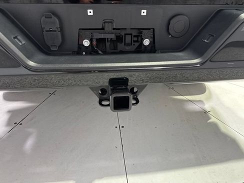 Used 2024 GMC Sierra 1500 Elevation AWD/4WD image 2
