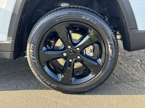 New 2025 Jeep Grand Cherokee Altitude image 17