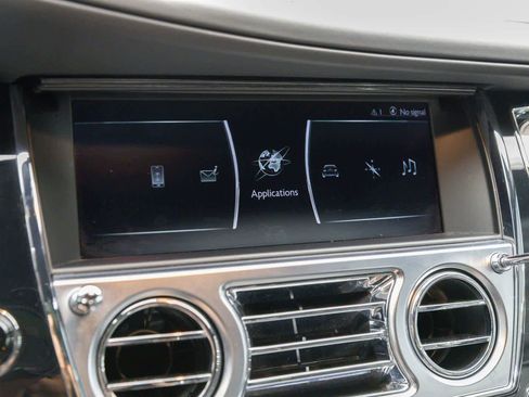 Used 2018 Rolls-Royce Wraith RWD image 18