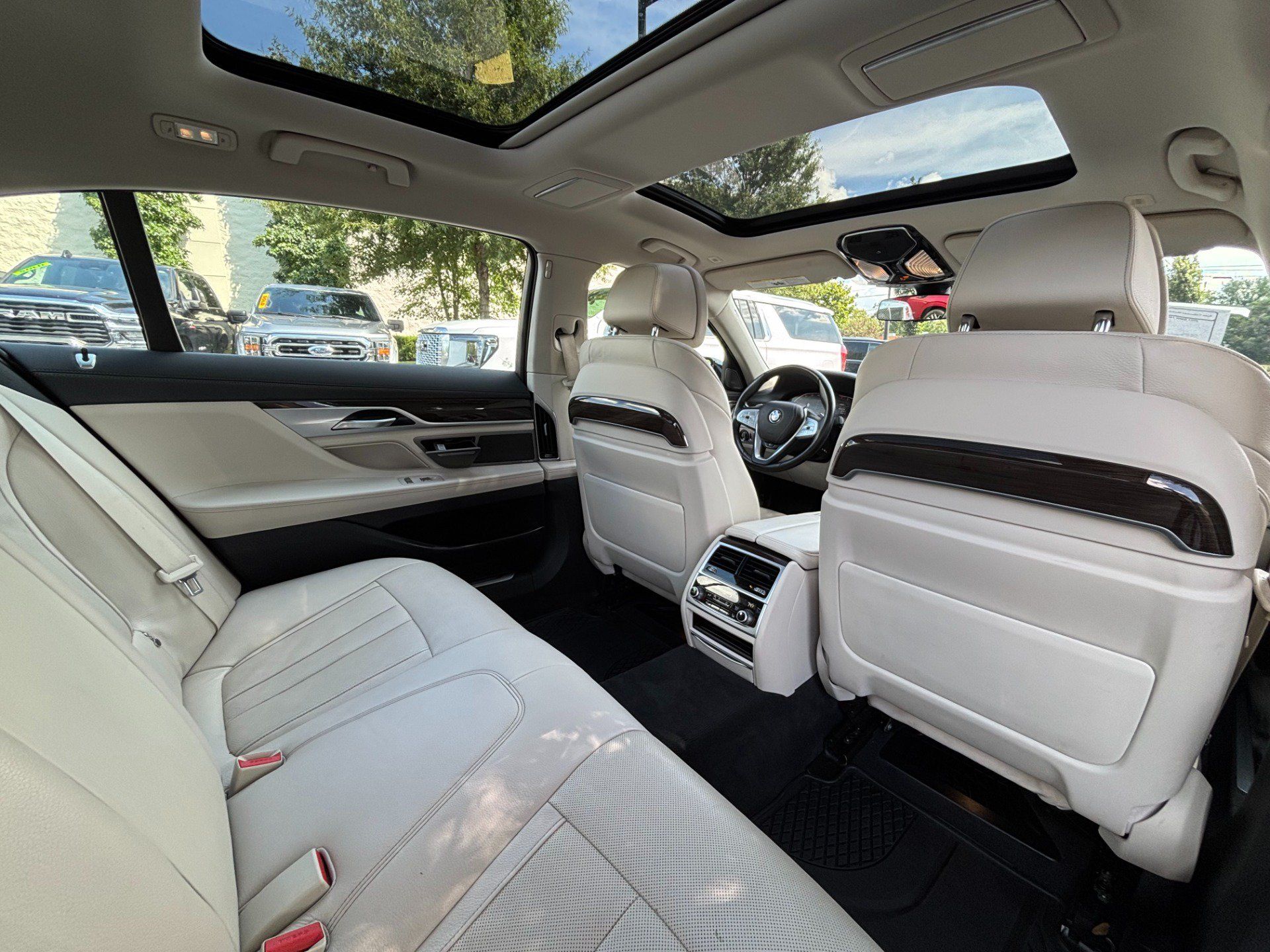 Used 2021 BMW 740i RWD image 38