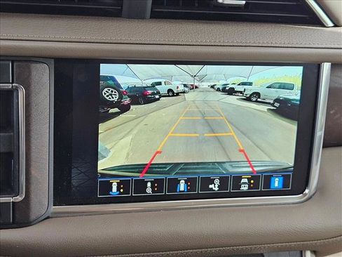 Used 2023 GMC Yukon XL Denali RWD image 11