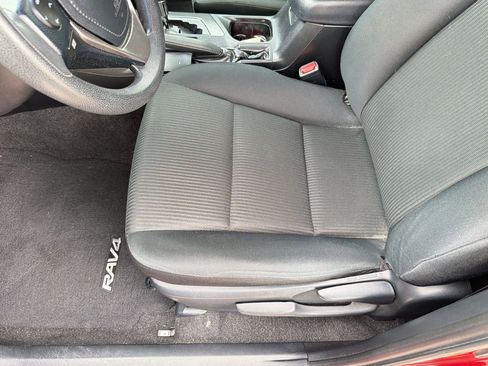 Used 2016 Toyota RAV4 LE FWD image 12