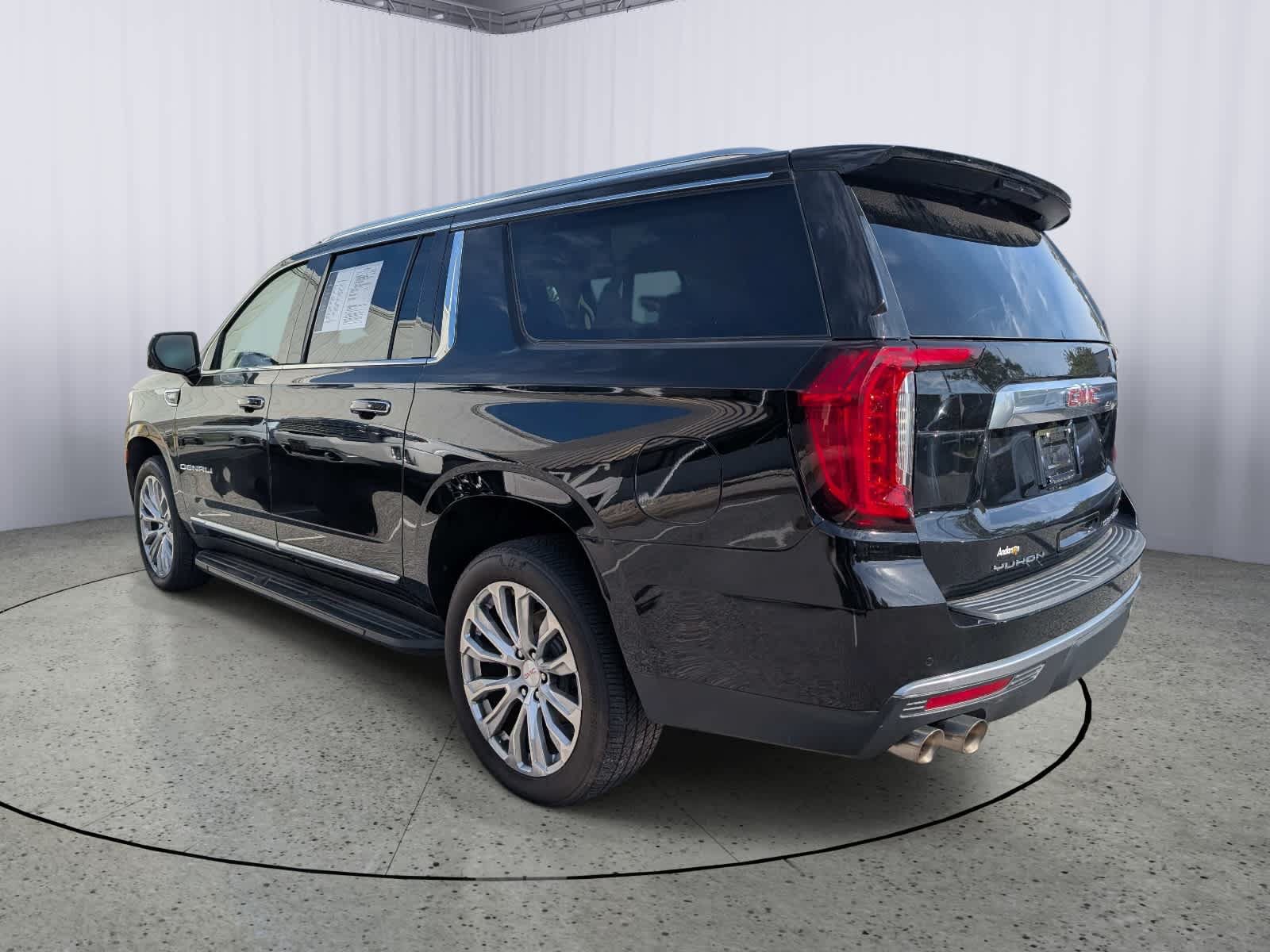 Used 2023 GMC Yukon XL Denali AWD/4WD image 5
