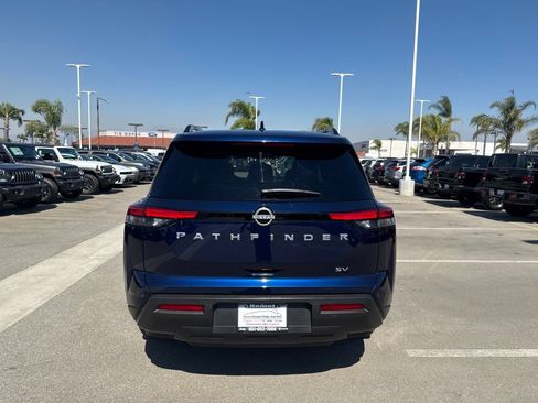 Used 2024 Nissan Pathfinder SV FWD image 7