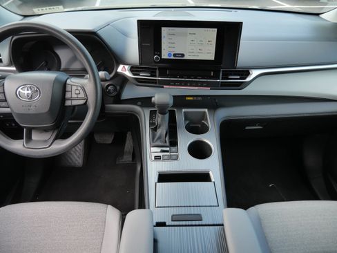 Certified 2026 Toyota Sienna LE FWD image 11