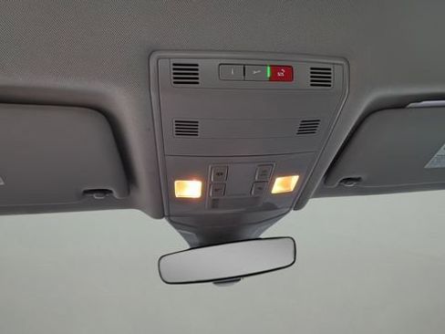 Used 2024 Volkswagen Jetta SE image 28