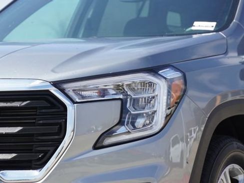 Used 2024 GMC Terrain SLE AWD/4WD image 4