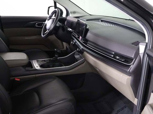 Used 2025 Kia Carnival FWD image 22