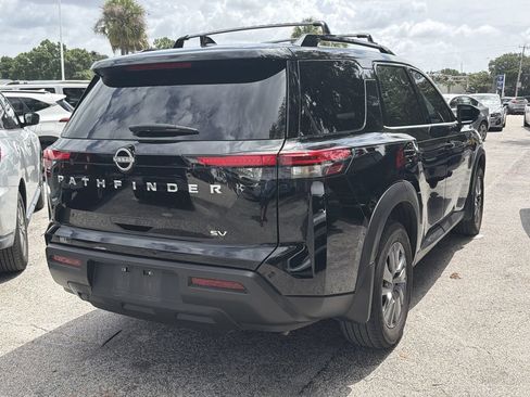 Used 2024 Nissan Pathfinder SV FWD image 10