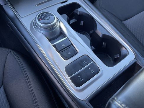 Used 2022 Ford Explorer XLT image 29