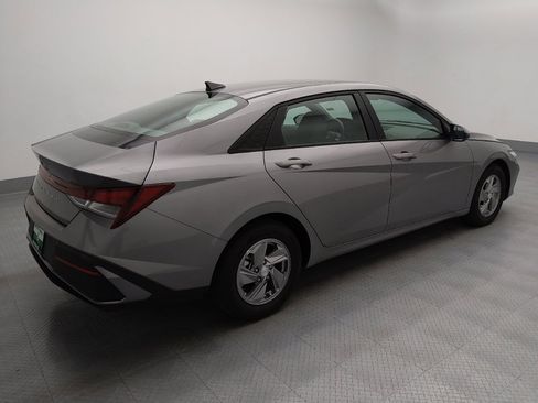 Used 2024 Hyundai Elantra SE FWD image 10