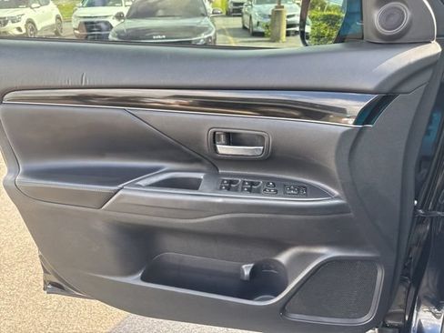Used 2020 Mitsubishi Outlander ES AWD/4WD image 15