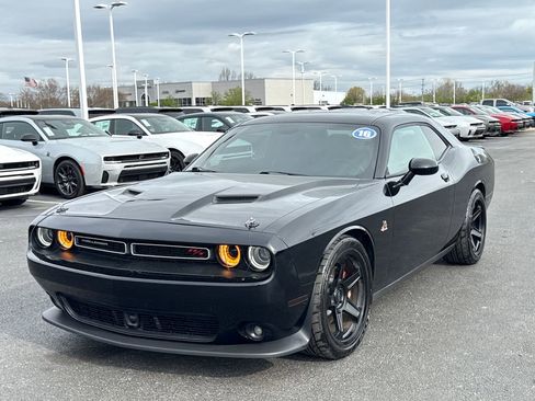 Used 2016 Dodge Challenger R/T Scat Pack w/ Leather Interior Group RWD image 7