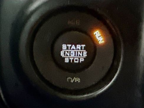 Used 2019 Jeep Wrangler Unlimited Sahara AWD/4WD image 28