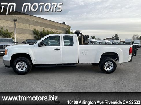 Used 2010 GMC Sierra 3500 W/T image 2