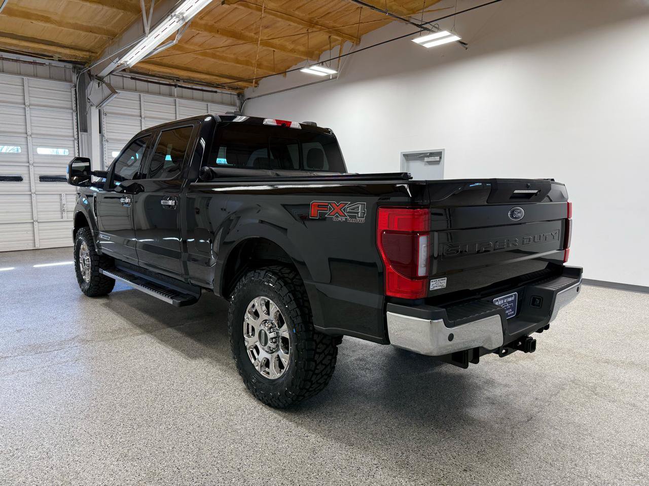 Used 2020 Ford F250 Lariat w/ Lariat Ultimate Package AWD/4WD image 2