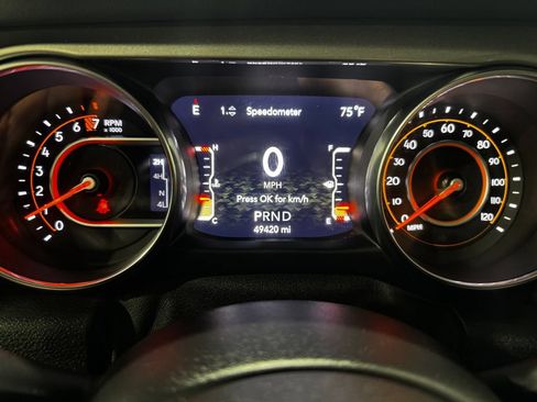 Used 2019 Jeep Wrangler Unlimited Sahara w/ Safetytec Group AWD/4WD image 8