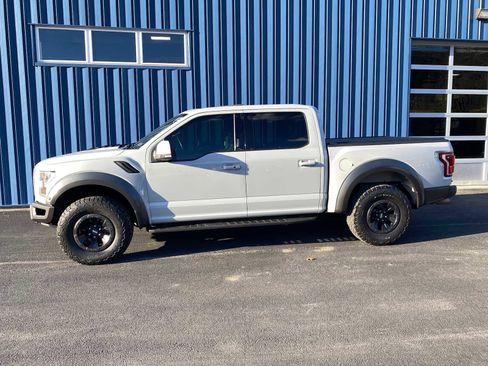 Used 2017 Ford F150 Raptor w/ Equipment Group 802A Luxury image 11