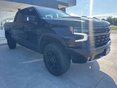 Used 2023 Chevrolet Silverado 1500 ZR2 w/ Technology Package AWD/4WD image 1