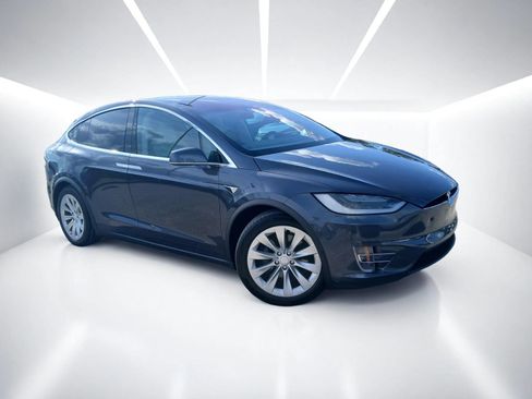 Used 2018 Tesla Model X 75D AWD/4WD image 2
