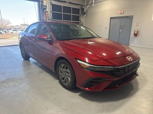 Used 2024 Hyundai Elantra SEL image 3
