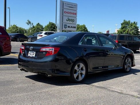 Used 2012 Toyota Camry SE w/ Leather Pkg FWD image 3