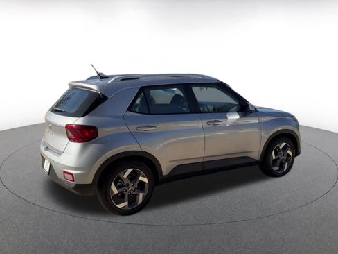 Used 2025 Hyundai Venue SEL image 15