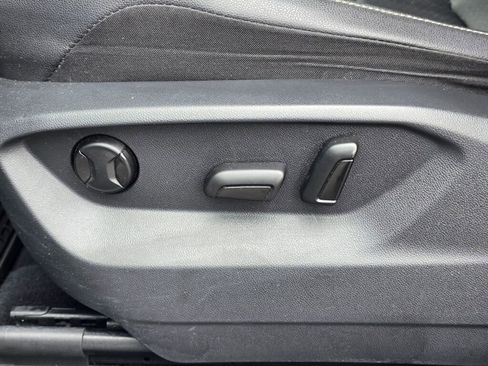 Used 2020 Volkswagen Tiguan SE image 25