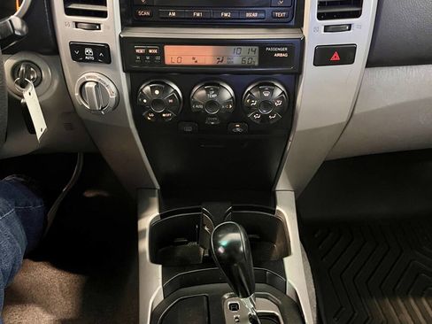 Used 2006 Toyota 4Runner SR5 AWD/4WD image 11