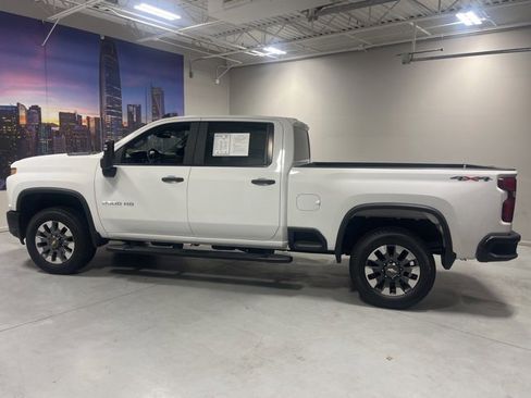Used 2022 Chevrolet Silverado 2500 Custom w/ Custom Value Package image 4