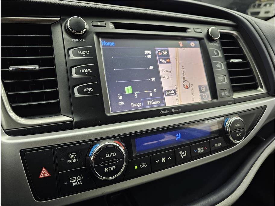 Used 2014 Toyota Highlander XLE AWD/4WD image 22