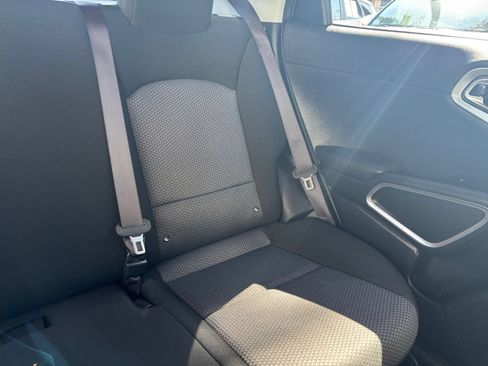Used 2025 Kia Soul LX w/ LX Technology Package FWD image 35