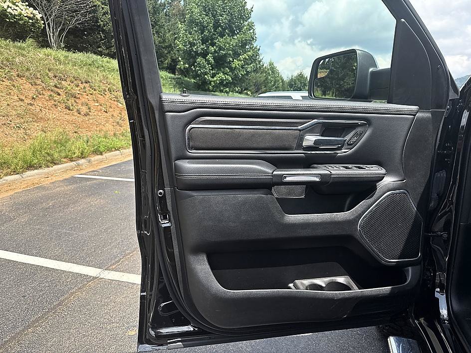 Used 2025 RAM 1500 Laramie AWD/4WD image 9