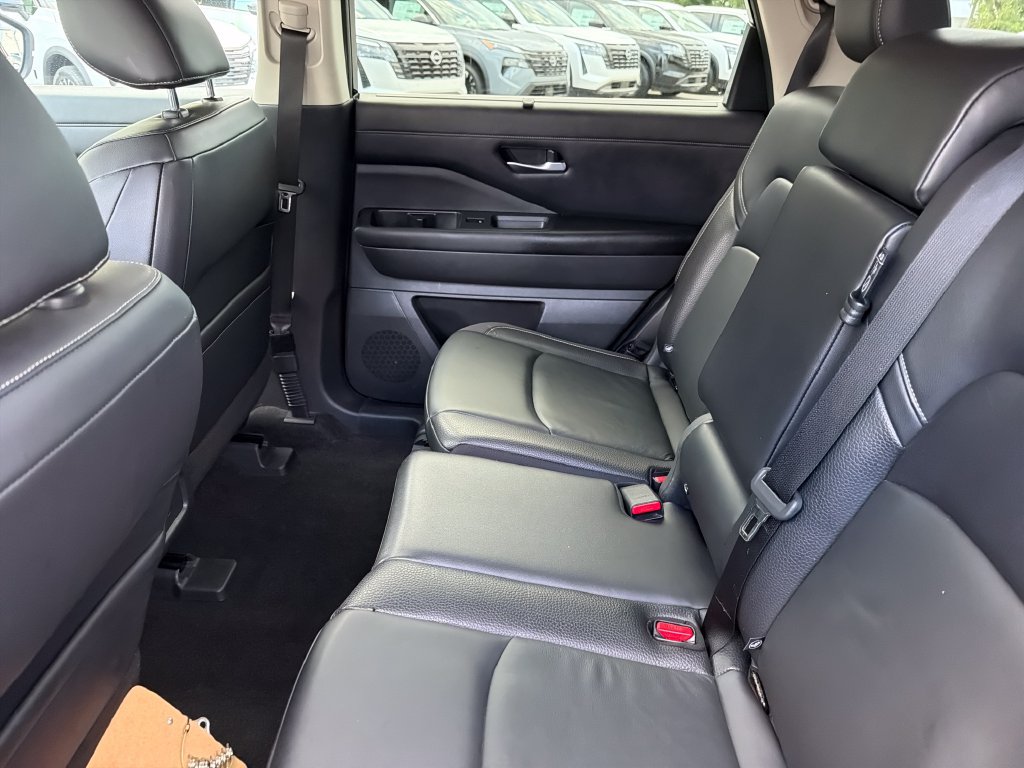 Used 2022 Nissan Pathfinder SL FWD image 32