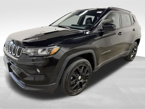 Used 2023 Jeep Compass Latitude AWD/4WD image 5