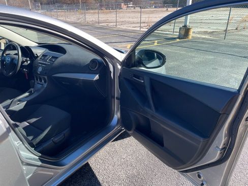 Used 2010 MAZDA MAZDA3 i Touring image 19