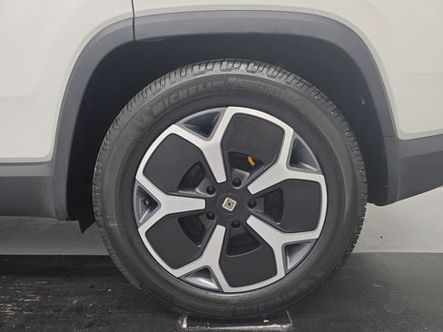 Used 2024 Rivian R1S Adventure image 10