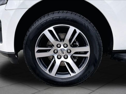 Certified 2024 Ford Expedition XLT RWD image 11