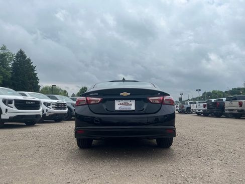 Used 2022 Chevrolet Malibu LT FWD image 11