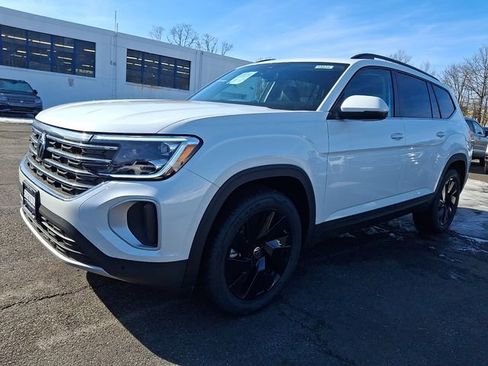 New 2026 Volkswagen Atlas SE image 2